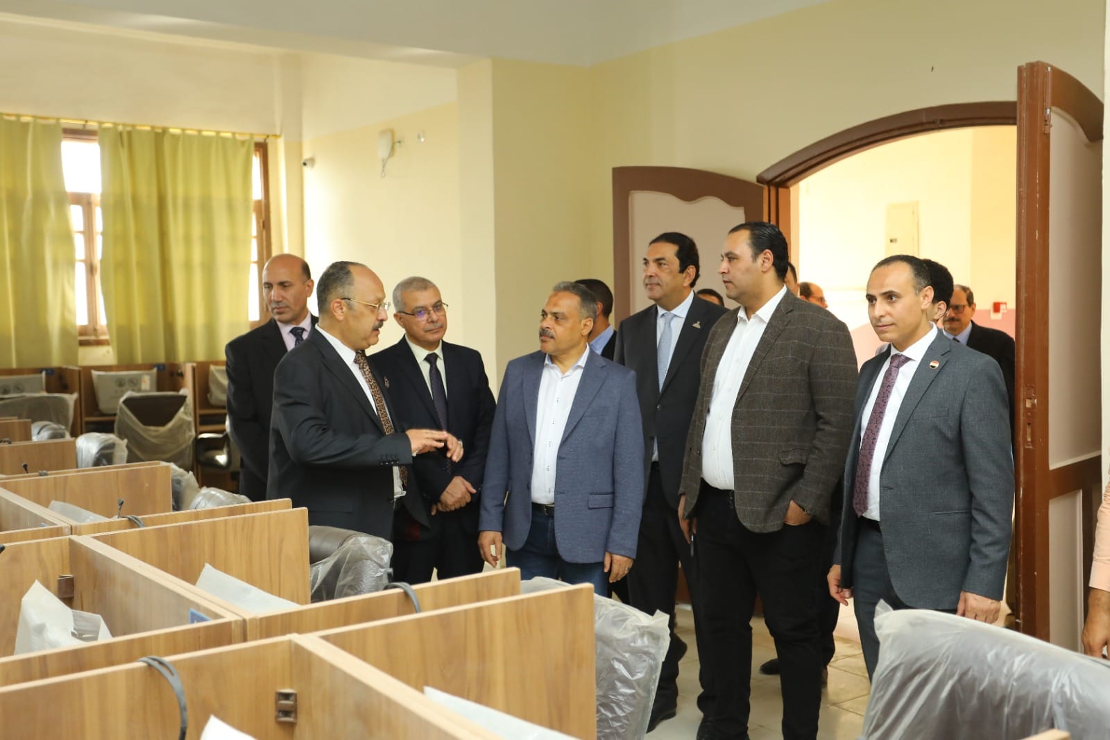 تفقد الضيوف الكرام للمبني الاكاديمي بالكلية