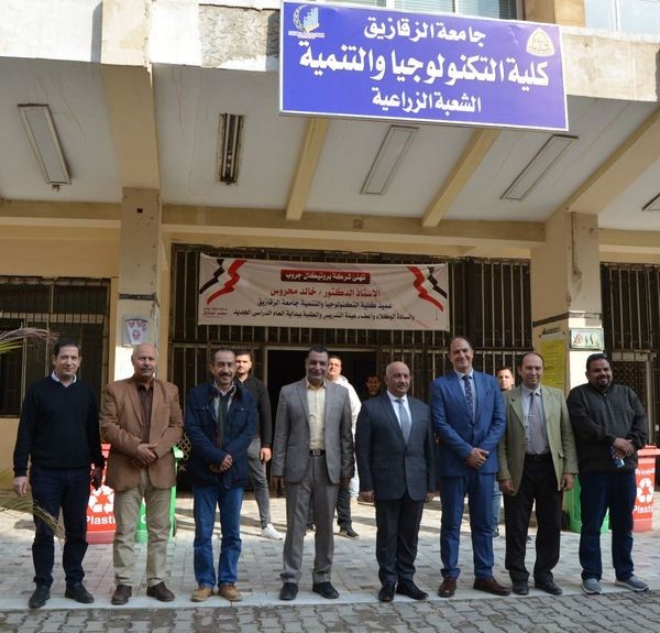 شؤون طلاب| نائب رئيس الجامعة لشئون التعليم والطلاب يشهد مناقشة التدريب الميداني التعاوني لطلاب المستوي الرابع بالكلية (قسم الأغذية والألبان)