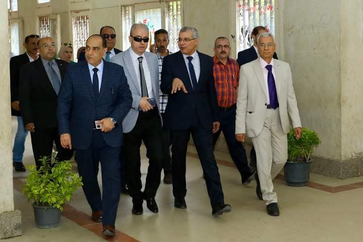 السيد الاستاذ الدكتور خالد الدرندلى رئيس الجامعه في زيارة لكلية الحقوق لمتابعة سير العملية التعليميه والترحيب بالطلاب الجدد.