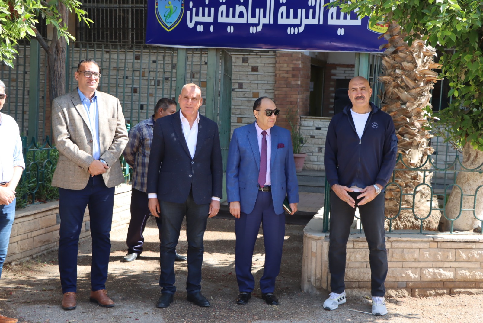 فقا لتوجيهات معالي الوزير الأستاذ الدكتور خالد الدرندلي رئيس الجامعه  قام الأستاذ. الدكتور إيهاب الببلاوي نائب رئيس الجامعه لشؤون الدراسات العليا والبحوث والاستاذ الدكتور هلال عفيفي نائب رئيس الجامعه لشؤون التعليم والطلاب بزياره لكليه التربيه الرياضيه بنين جامعه الزقازيق بالمقر العملي باستاد الجامعه وتحت إشراف معالي العميد الاستاذ الدكتور عبدالله مناع الطحاوي عميد الكليه