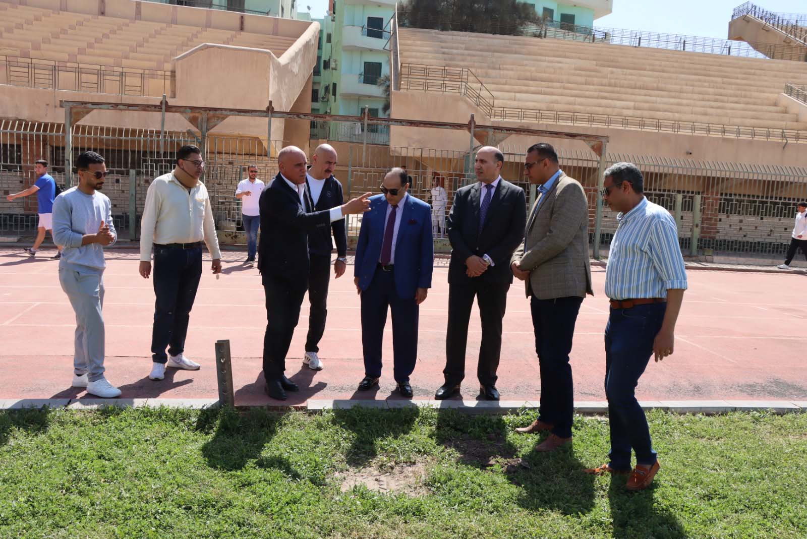 فقا لتوجيهات معالي الوزير الأستاذ الدكتور خالد الدرندلي رئيس الجامعه  قام الأستاذ. الدكتور إيهاب الببلاوي نائب رئيس الجامعه لشؤون الدراسات العليا والبحوث والاستاذ الدكتور هلال عفيفي نائب رئيس الجامعه لشؤون التعليم والطلاب بزياره لكليه التربيه الرياضيه بنين جامعه الزقازيق بالمقر العملي باستاد الجامعه وتحت إشراف معالي العميد الاستاذ الدكتور عبدالله مناع الطحاوي عميد الكليه