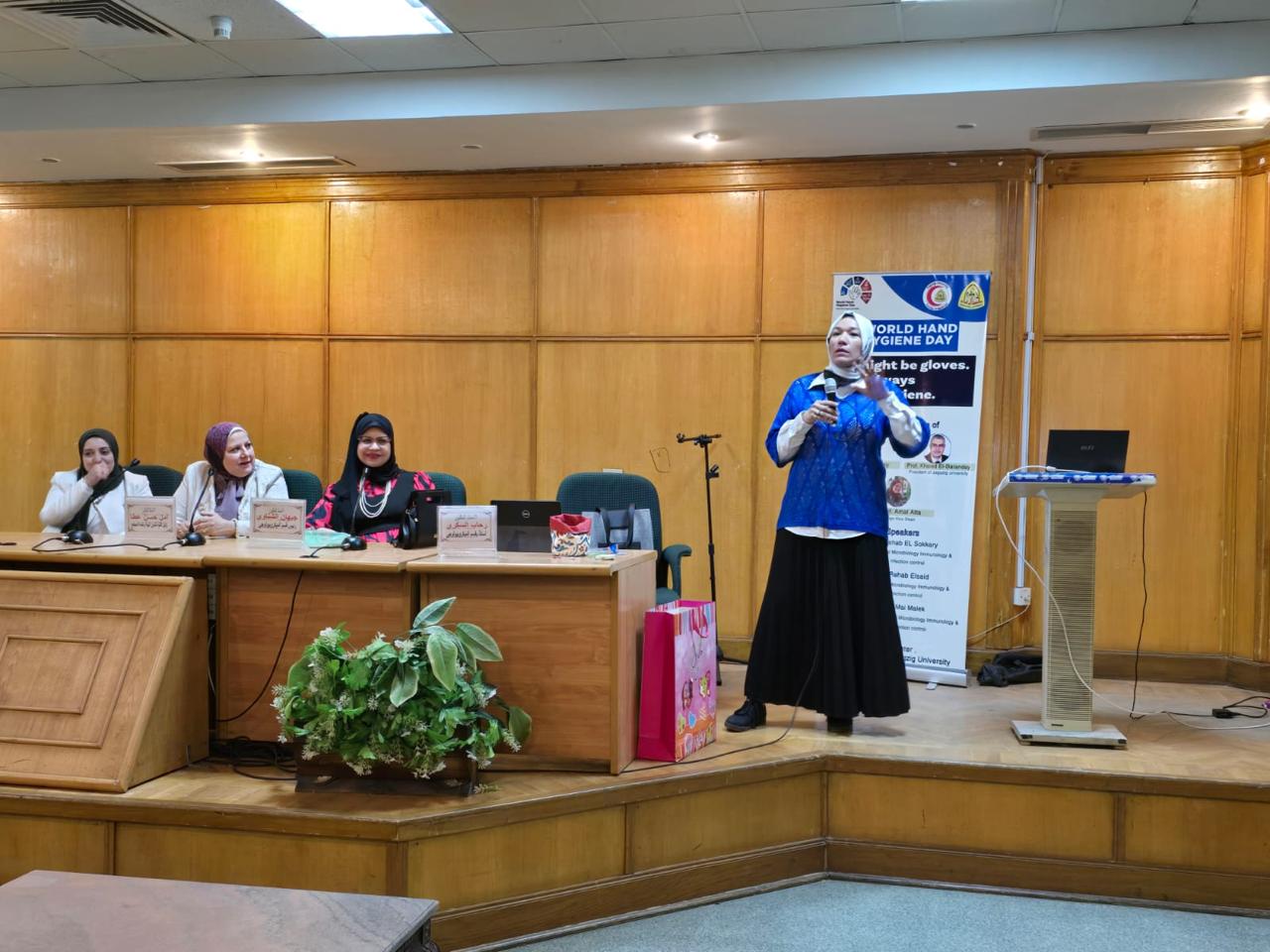 فعاليات احتفالية كلية الطب البشري  باليوم العالمى لغسيل الايدى الذي تطلقها منظمه الصحة العالميه في شهر مايو   وكانت هذا العام تحت شعار "القفازات اذا لزم  الأمر، نظافة اليدين  دوما "