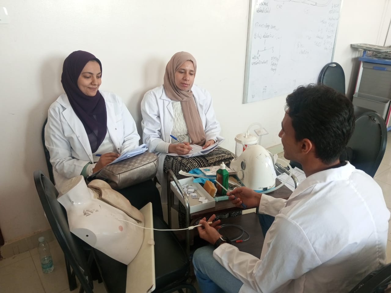 فعاليات امتحانات العملى لمادة تمريض الحالات الحرجة والطوارئ يومى الأربعاء والخميس الموافق ١٤- ١٥ مايو ٢٠٢٥