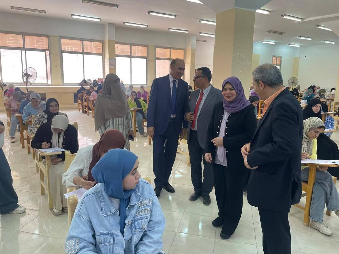 نائب رئيس الجامعة لشئون التعليم والطلاب يتفقد سير الأمتحانات بكلية التربية للطفولة المبكرة