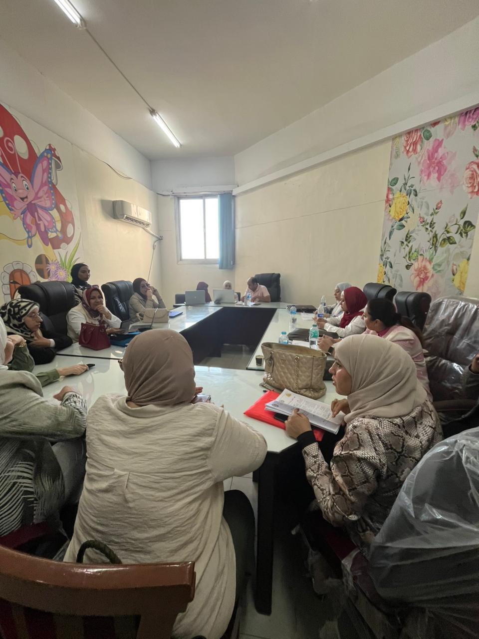 كلية التربية للطفولة المبكرة تستقبل فريق الدعم الفني بمركز ضمان الجودة لمراجعة المحاور الخاصة بملف التميز الحكومي.
