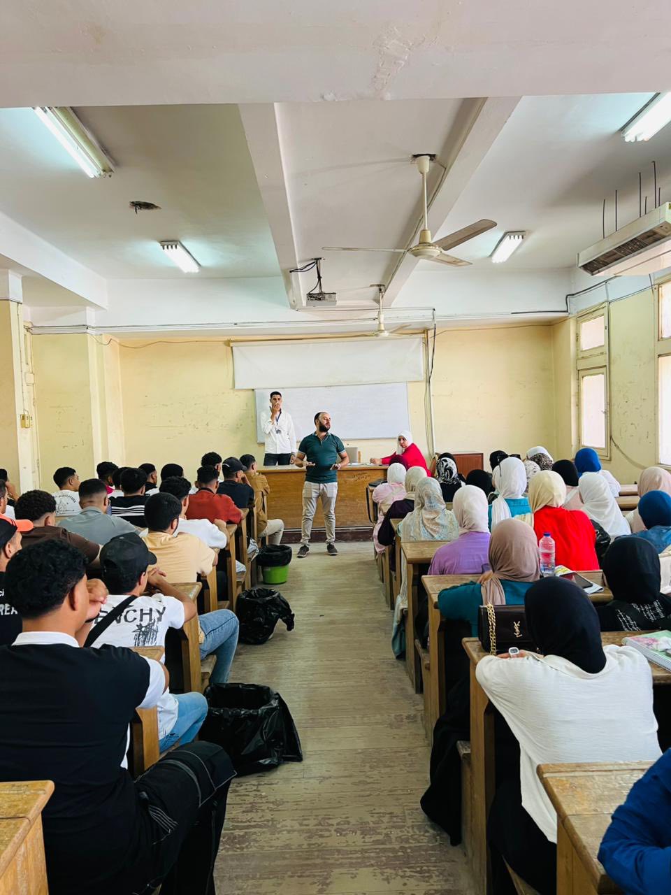 كلية الحقوق تنظم ندوة توعوية بالتعاون مع صندوق مكافحة وعلاج الإدمان والتعاطي حول خطورة الإدمان وسبل التعامل مع الشخص المدمن وطرق التعافي الآمن منه.