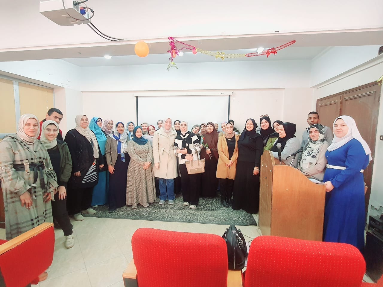 تكريم أوائل الطلبة بقسم تمريض صحة المجتمع للعام الجامعي ٢٠٢٤/ ٢٠٢٥م بفصلييه الدراسيين الأول و الثاني يوم الاثنين الموافق ٨ ديسمبر ٢٠٢٥