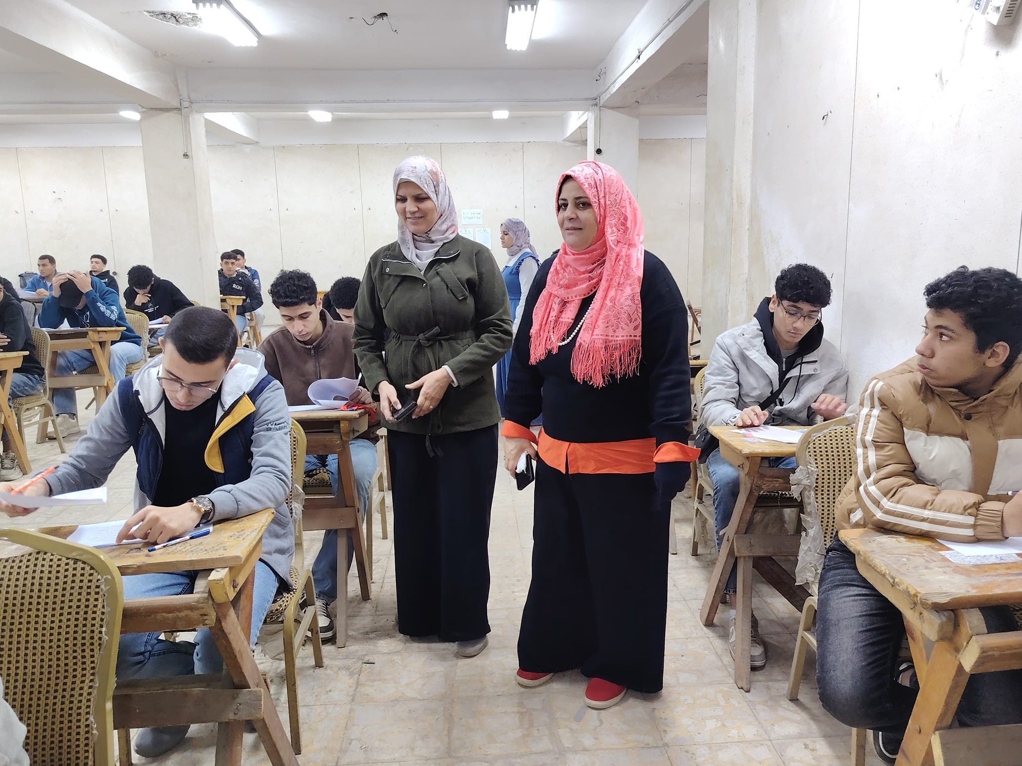 متابعة سير الاختبارات النهائيه للفرقة الأولى والبرنامج التخصصي (مادة لغة انجليزية ) والفرقة الثالثة والبرنامج التخصصي (مادة الممارسة التمريضية القائمة على الادلة ) بالإضافة إلى البرنامج المكثف يوم الاربعاء الموافق ٢١ يناير ٢٠٢٦