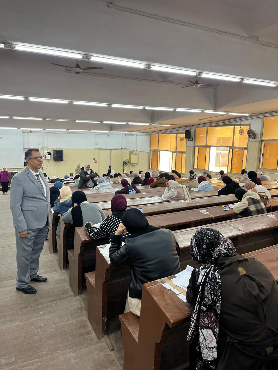 Professor Dr. Shehta Hassani, Dean of the Faculty, inspects the examination committees for the first semester and praises the committees