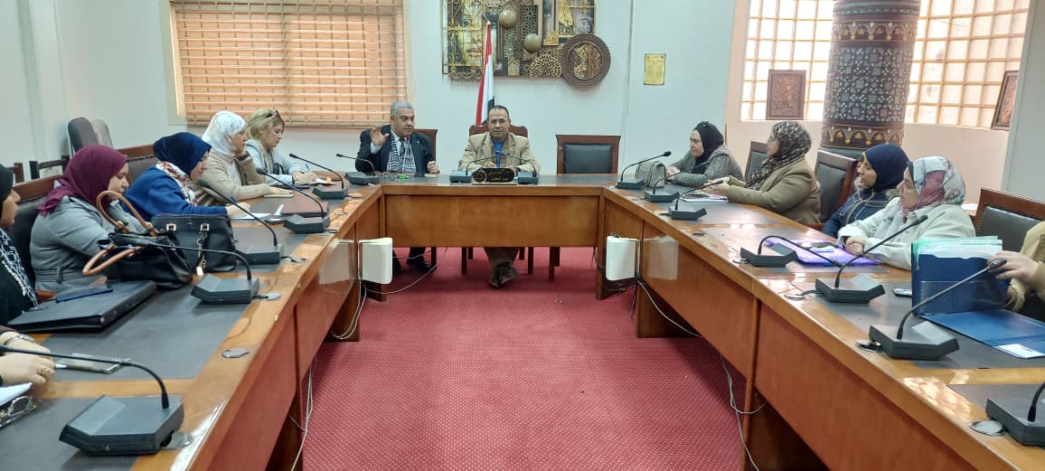 In the presence of the college leadership… an expanded meeting to enhance the efficiency of the academic advising system at the Faculty of Specific Education, Zagazig University.