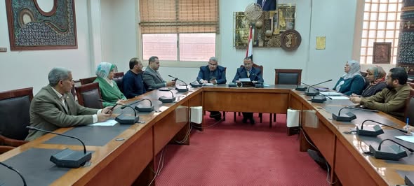 مجلس إدارة البرامج الجديدة بكلية التربية النوعية جامعة الزقازيق يناقش تطوير الرؤية الأكاديمية واعتماد معايير الجودة .