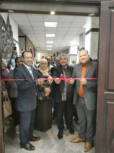 إبداعات طلاب التربية الفنية تتألق في معرض التصوير بكلية التربية النوعية بجامعة الزقازيق .