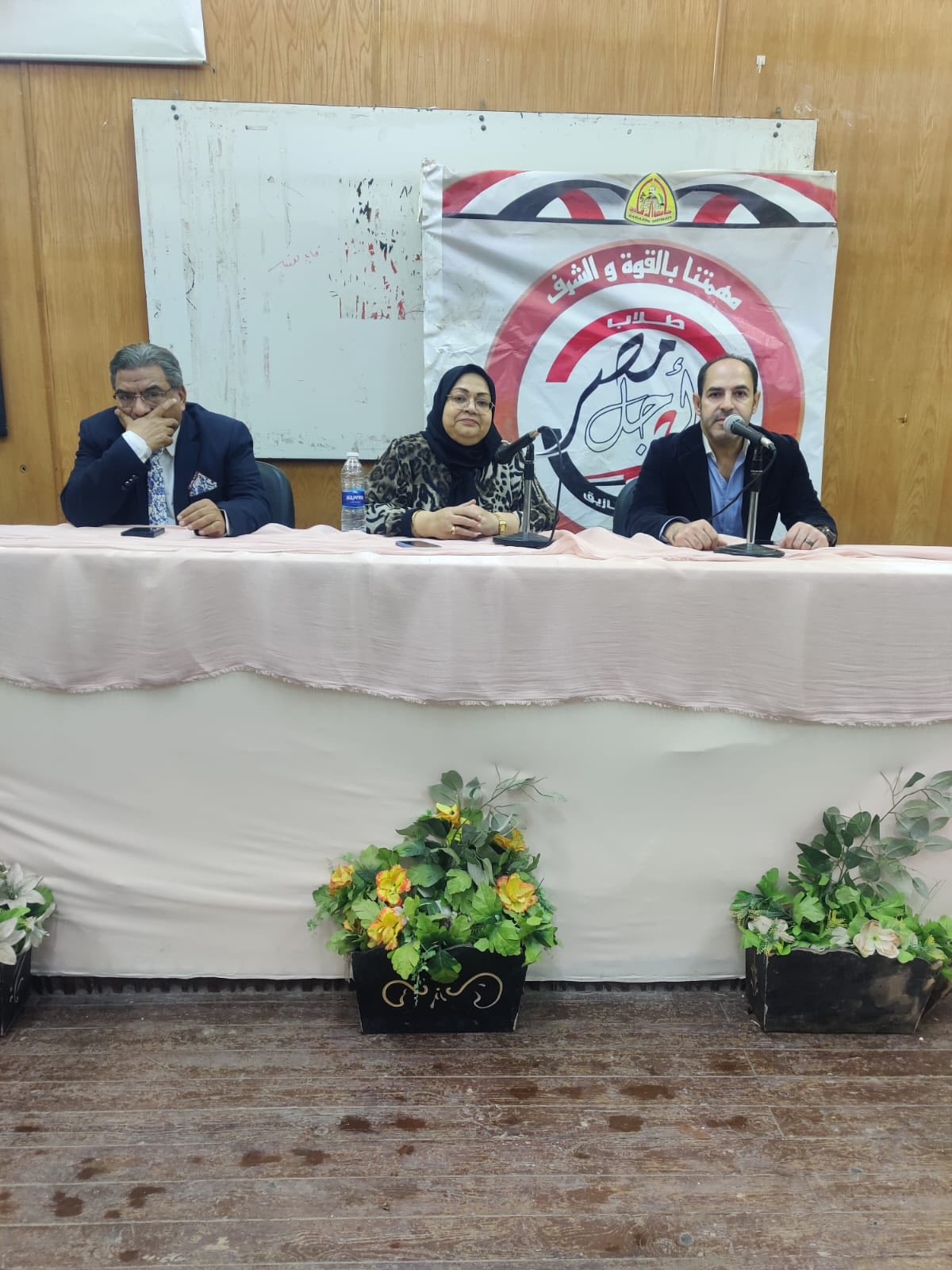ندوة توعوية بكلية الآداب بعنوان أسره مستقره