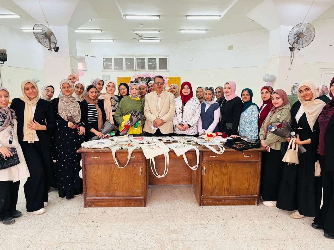 🌹افتتاح معرض مقرر مهارات التربية الفنية لطالبات الفرقة الاولي شعبة رياض الأطفال تحت اشراف أ.د/ ريهام حجاج 🌹