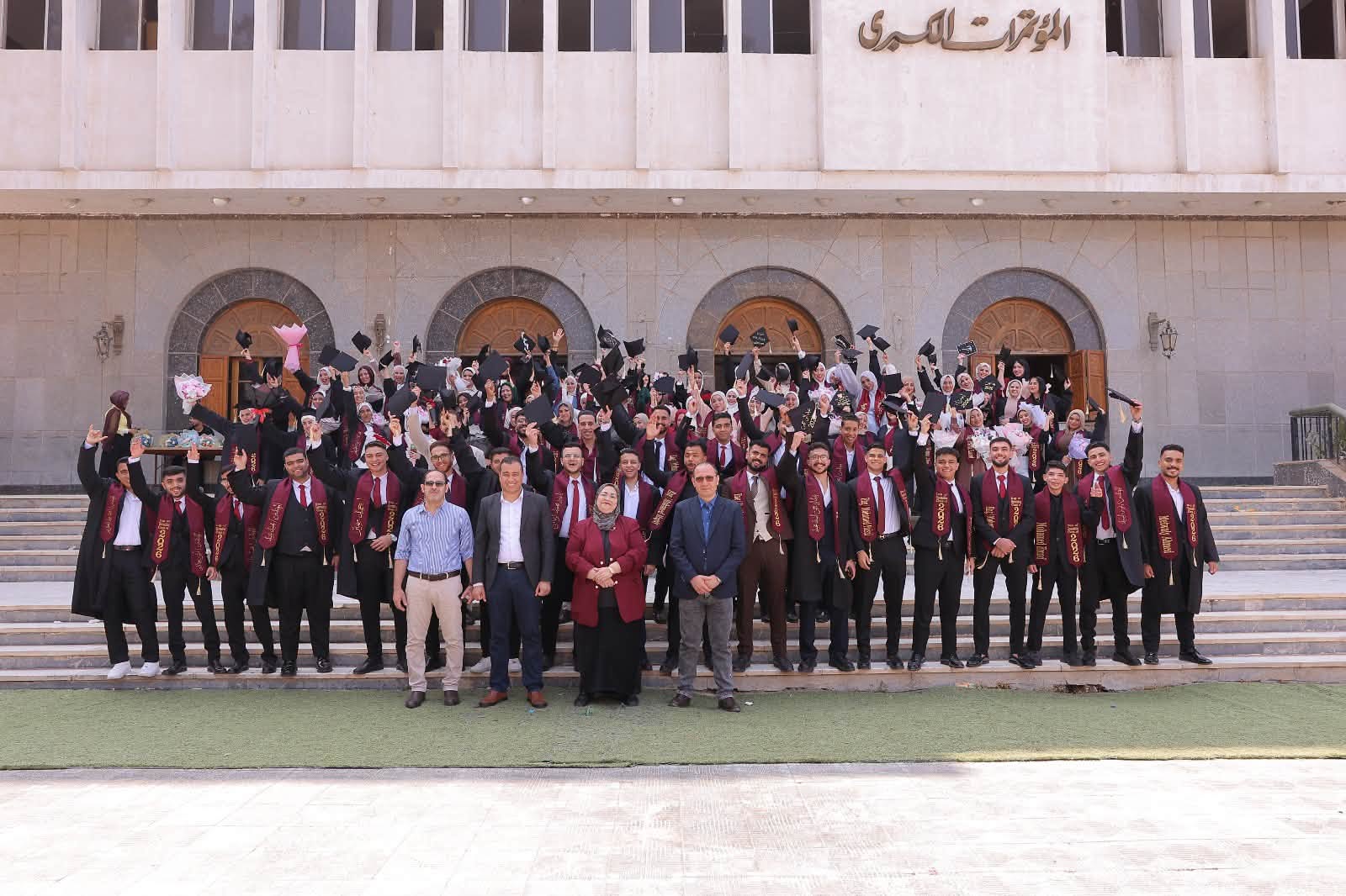 برنامج الخرائط والمساحة ونظم المعلومات الجغرافية يحتفي بتخريج دفعة جديدة من طلابه بكلية الآداب جامعة الزقازيق