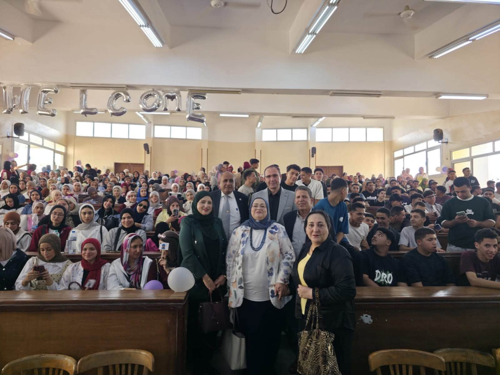 كلية الآداب بجامعة الزقازيق تستقبل طلابها الجدد في اليوم التعريفي للعام الجامعي الجديد 2026/2027
