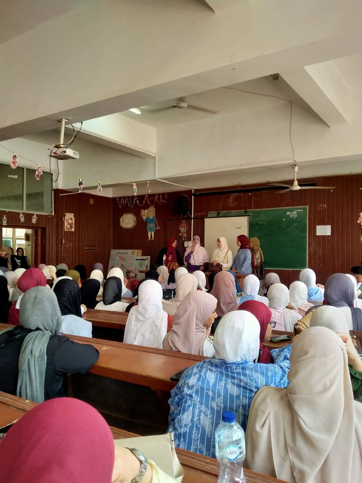 ندوة تعريفية توعوية لطلاب المعهد الفني للتمريض – جامعة الزقازيق حول برنامج الساعات المعتمدة واللائحة والإرشاد الأكاديمي